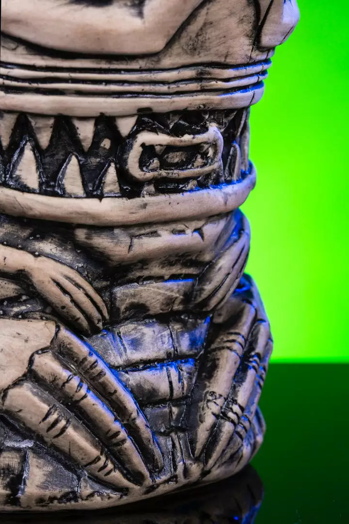 Mondo Tikis Alien Queen Tiki Mug (Xeno Bone Variant) Mondo Tikis Alien Queen Tiki Mug (Xeno Bone Variant)