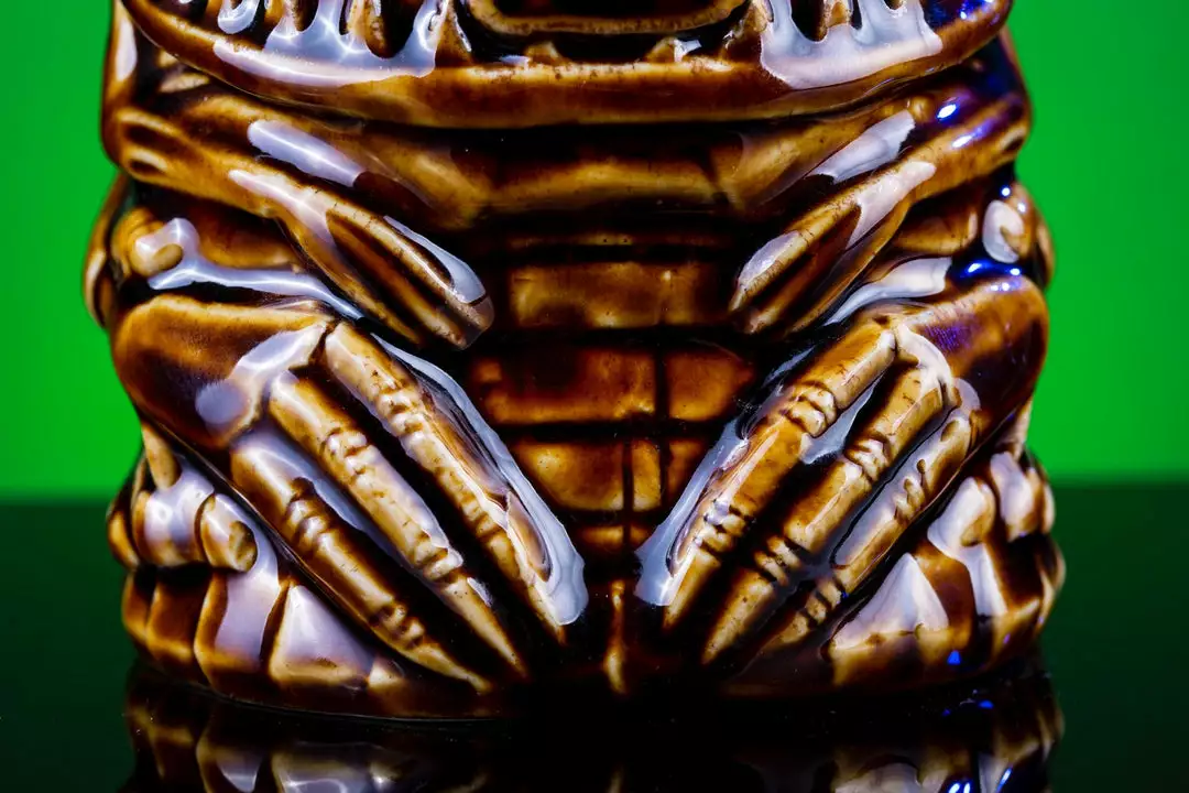 Mondo Tikis Alien Queen Tiki Mug (Alamo Variant) Mondo Tikis Alien Queen Tiki Mug (Alamo Variant)