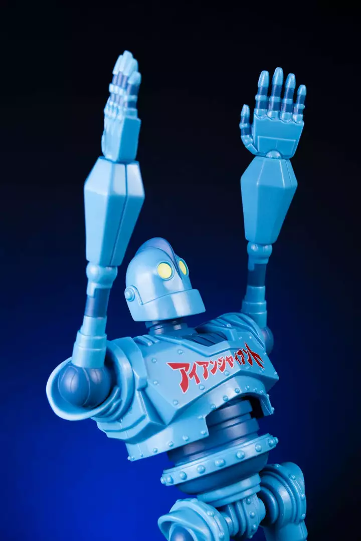 Unbox Industries Toys Iron Giant Soft Vinyl Figure – Designer Con Variant (Artist Proof) Unbox Industries Toys Iron Giant Soft Vinyl Figure – Designer Con Variant (Artist Proof)