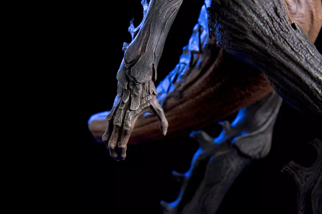 Mondo Colossal Giant Monster Maquette Mondo Colossal Giant Monster Maquette