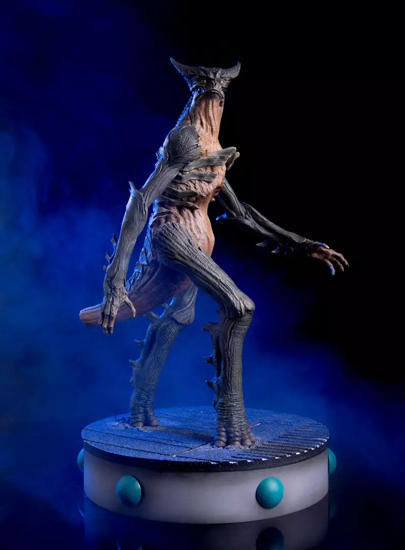 Mondo Colossal Giant Monster Maquette Mondo Colossal Giant Monster Maquette