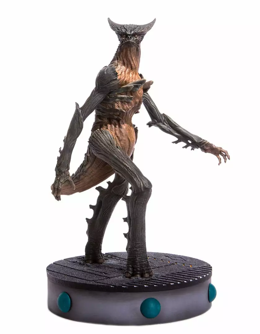Mondo Colossal Giant Monster Maquette Mondo Colossal Giant Monster Maquette
